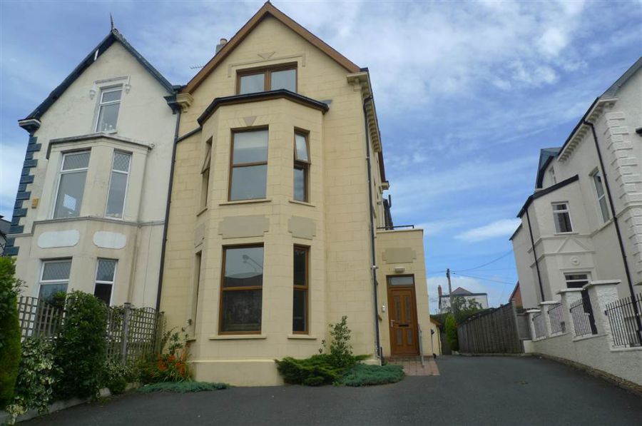 Flat 2 152 Upper Newtownards Road, Ballyhackamore, Belfast, BT4 3EQ