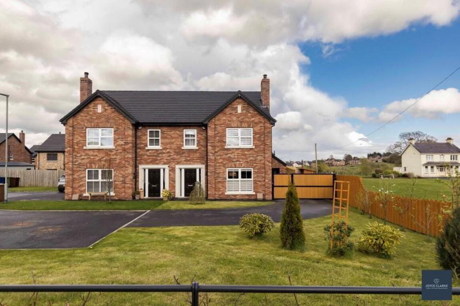 2 The Spires, Dungannon Road, Portadown, BT62 1FB