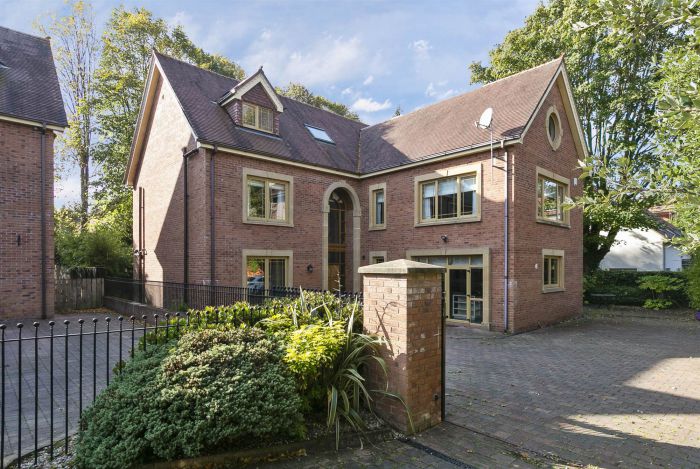 27B Deramore Park, Malone, Belfast, BT9 5JX