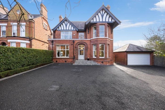 13 Adelaide Park, Malone, Belfast, BT9 6FX