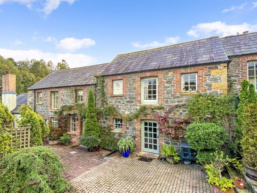 7A, The Square, Hillsborough, County Down, BT26 6AG