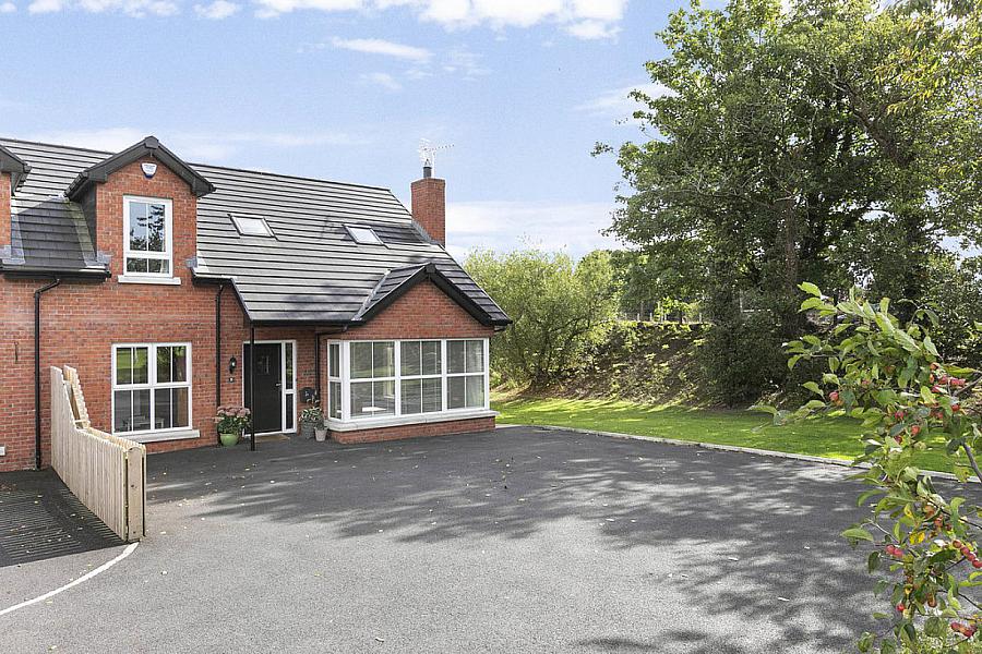 9 Brackenwood Drive, Saintfield Road, Purdysburn, BT8 6SQ