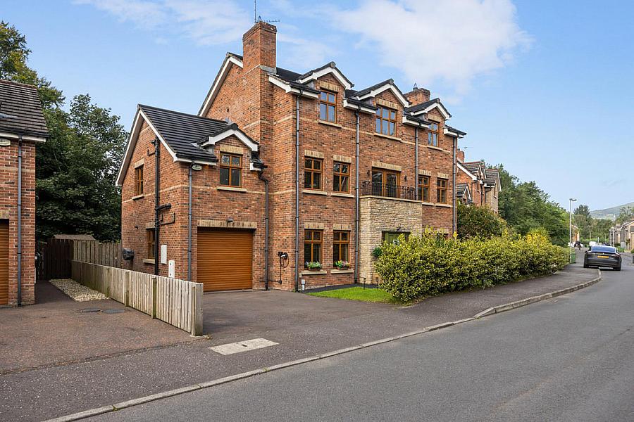 2 Old Golf Course Park, Dunmurry, Belfast, BT17 0FH