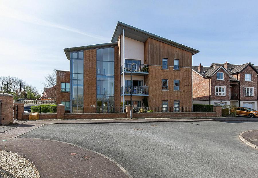 126 The Rose Garden, Dunmurry, Belfast, BT17 9GY