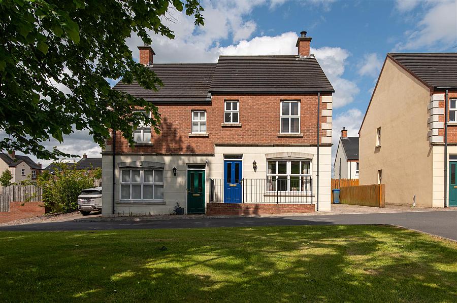 9 Riverview Heights, Ballynahinch, BT24 8US