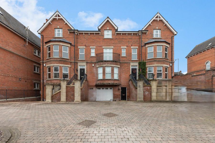 24 Demesne Gate, Off Demesne Road, Holywood, BT18 9FR