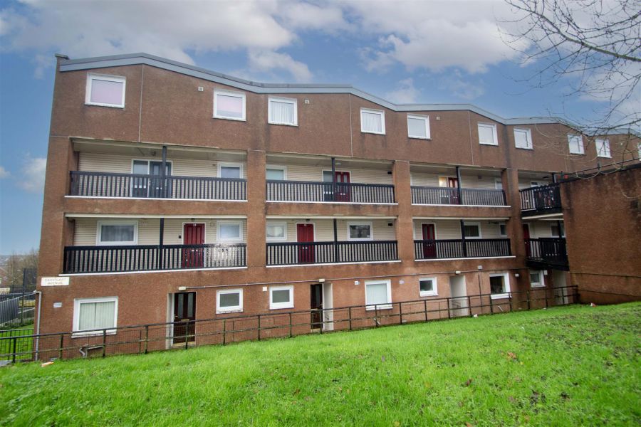 Apt, 8C Carrigart Avenue, Lenadoon, Belfast, BT11 9HU