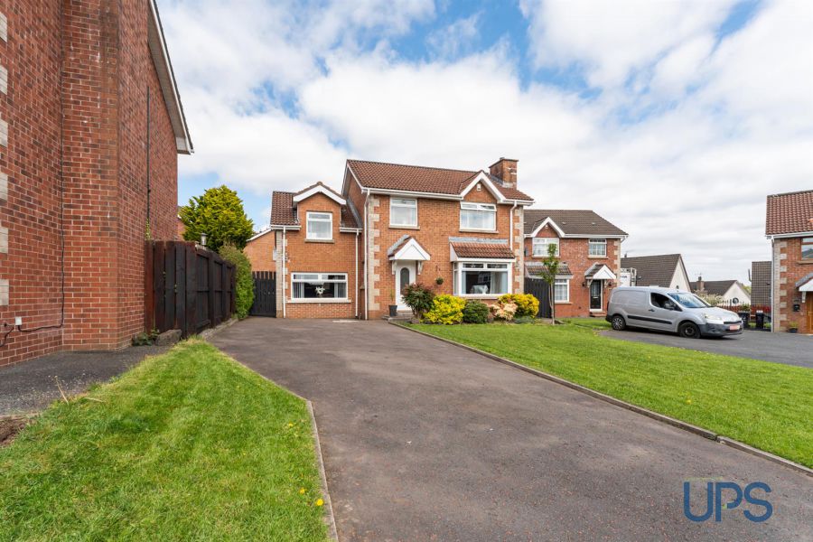61 Lagmore Drive, Stewartstown Road, BT17 0TG