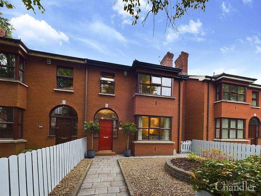 692B Ravenhill Road, Ormeau, Belfast, BT6 0BZ