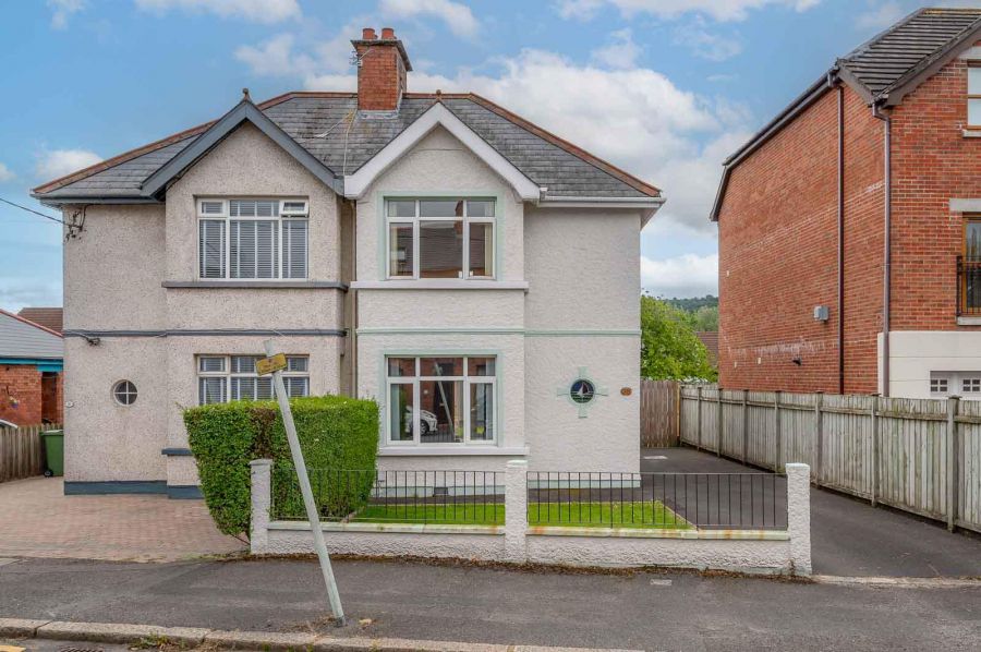 38 Kinnegar Road, Holywood, BT18 9JN