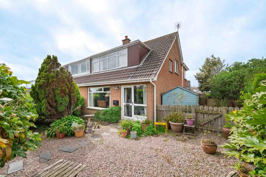 18 Fernmore Park, Bangor, BT19 6ED
