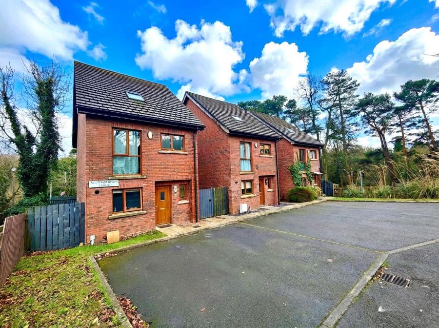 1 Altnagarron Close, Ballygomartin, Belfast, BT13 3TW