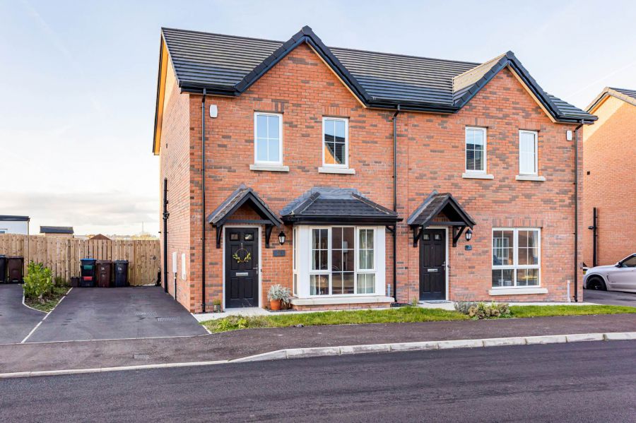 24 Mealough Lane, Carryduff, BT8 8JG