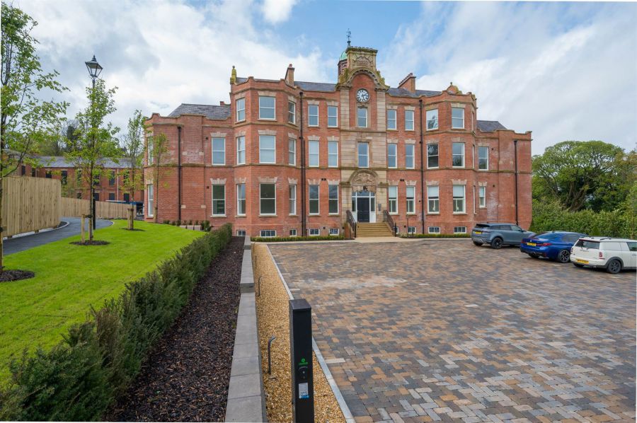 Apt 8 6 Admin House, The Boulevard, Belvoir Park, Belfast, BT8 8JP
