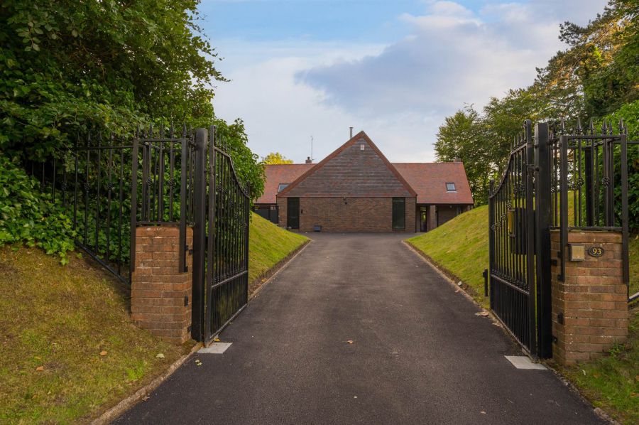 93 Dunmurry Lane, Dunmurry, Belfast, BT17 9JS