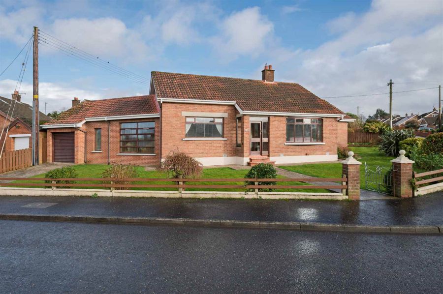 2 Knockbracken Crescent, Carryduff, Belfast, BT8 8DB