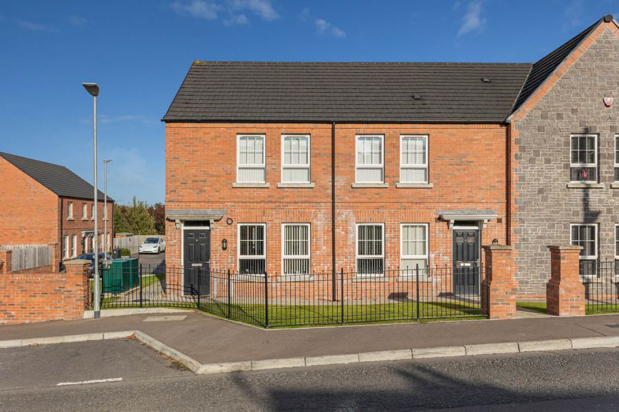 8 Fort Manor, Dromore, BT25 1GG