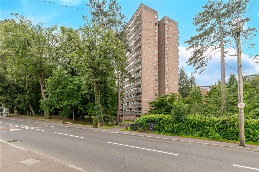 5A Parkdale House, Dunmurry, BT17 9DA