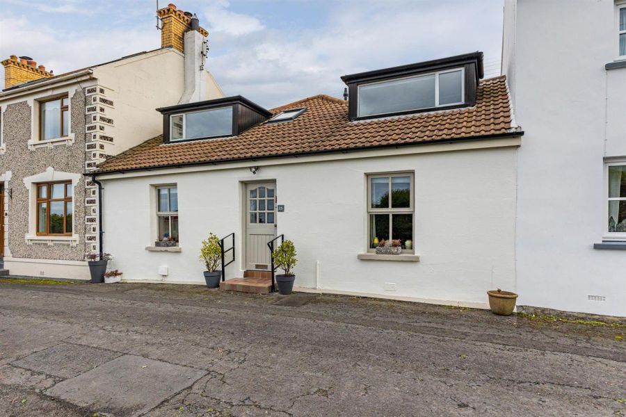 25 The Hill, Groomsport, Bangor, BT19 6JS