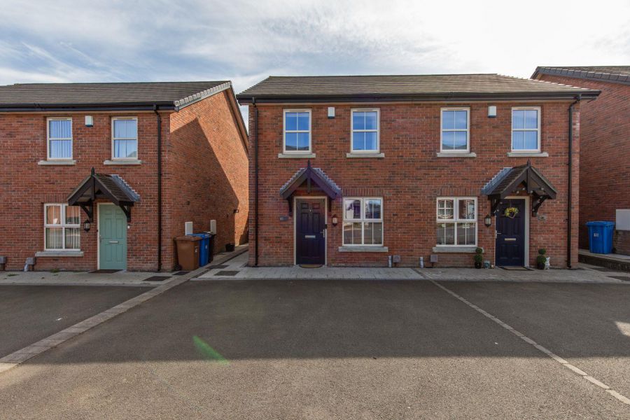 12 Helens Wood Green, Bangor, BT19 1GD