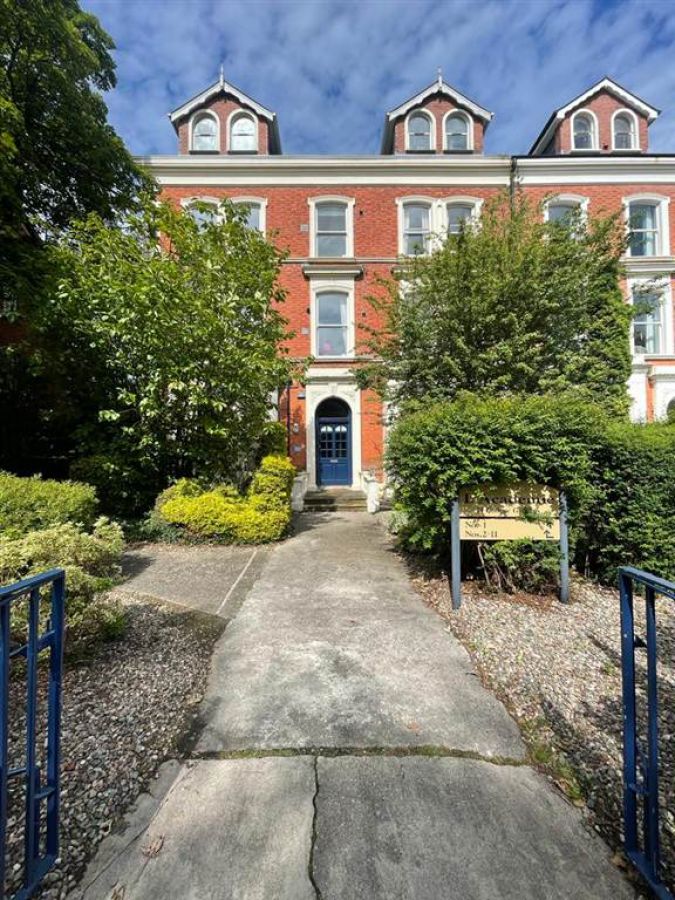 14 College Gardens, Flat 2, Malone, Belfast, BT9 6BQ