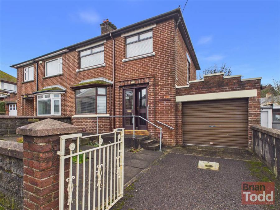 9 Princes Gardens, Larne, BT40 1RQ