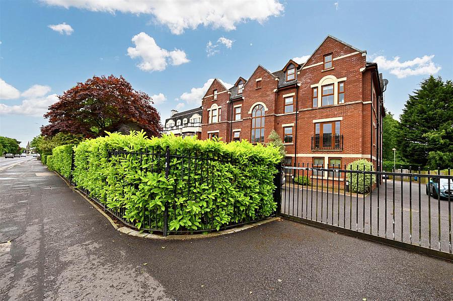 Apt 15, 22 Upper Lisburn Road, Belfast, BT10 0AA
