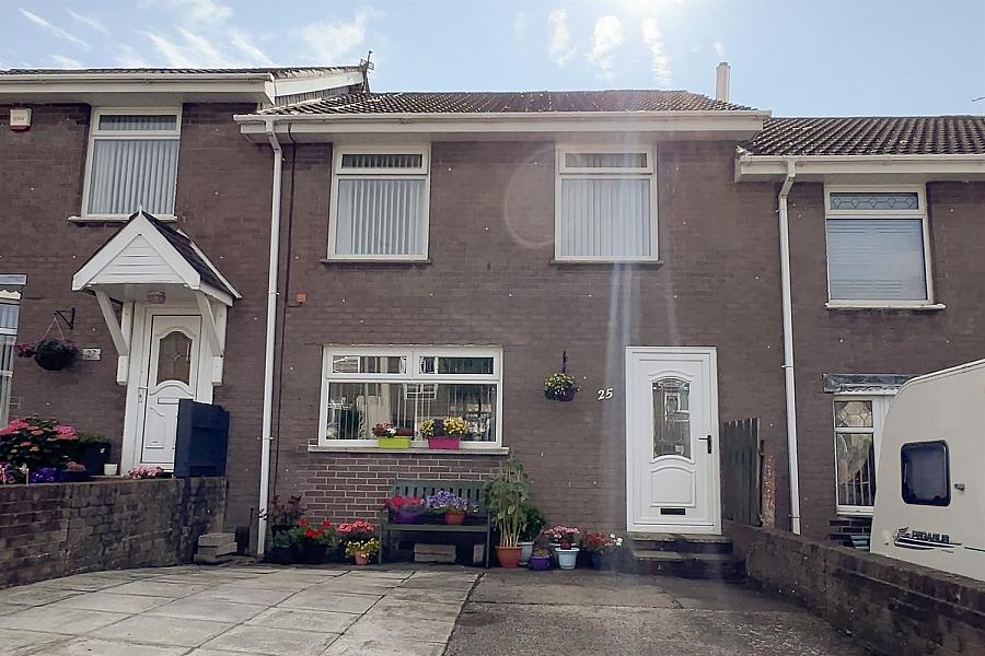 25 Rathvarna Gardens, Lisburn, BT28 2UA