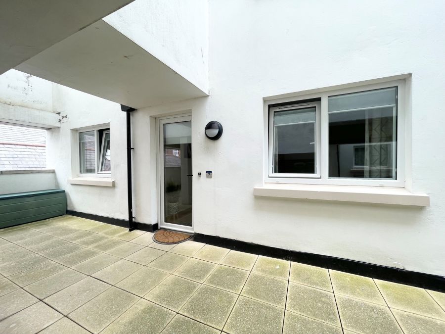 Holiday Let Apt 7 Peninsula Apartments, Causeway Street, Portrush, BT56 8AB