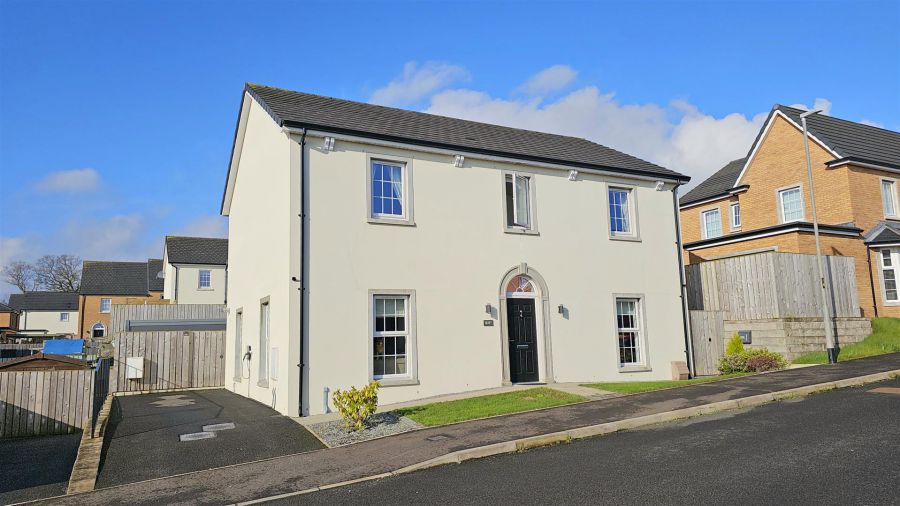 12 Bashford Park Hill, Carrickfergus, BT38 9FG