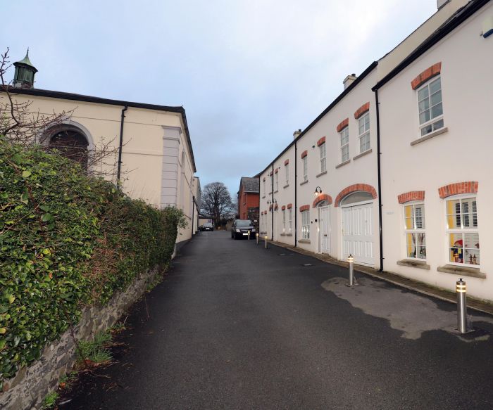 Short Term Rental Only Meeting Street, Hillsborough, Royal Hillsborough, BT26 6GP