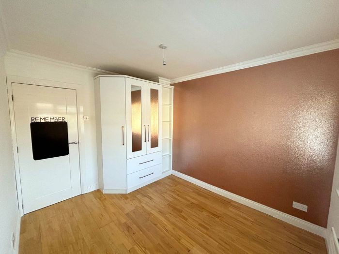 27 Gransha Park, Andersonstown, Belfast, BT11 8AT
