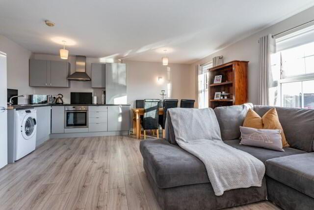 Andersonstown Road, Andersonstown, Belfast, BT11 9EA